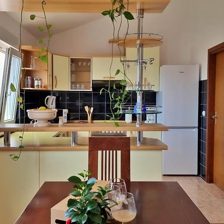Apartments Gajo Omis Bilik gambar
