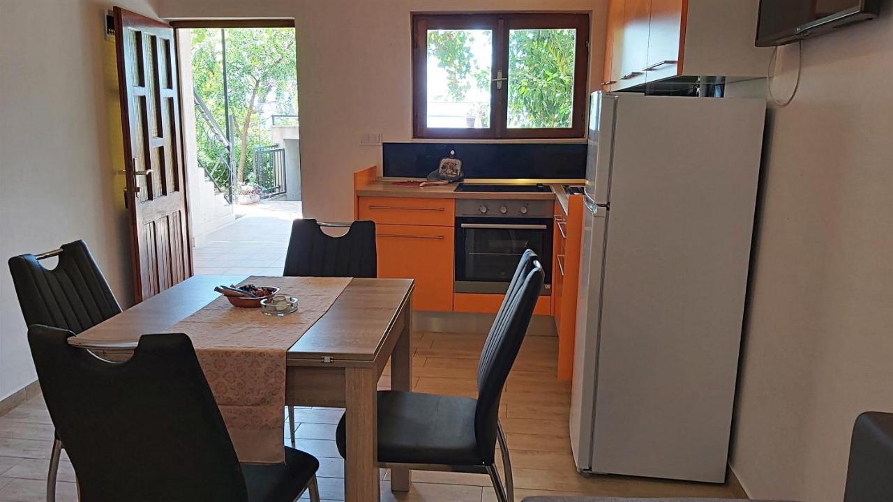 Apartments Gajo Omis Luaran gambar