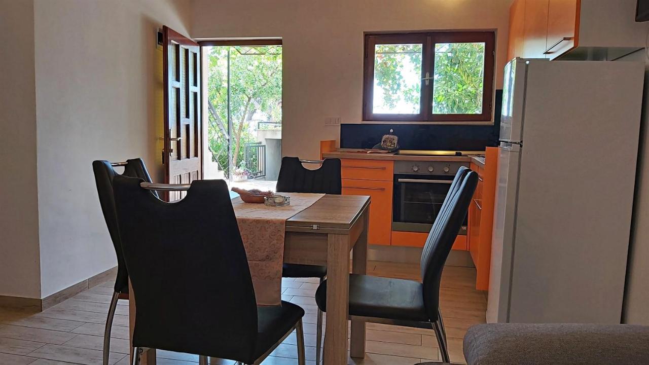 Apartments Gajo Omis Bilik gambar