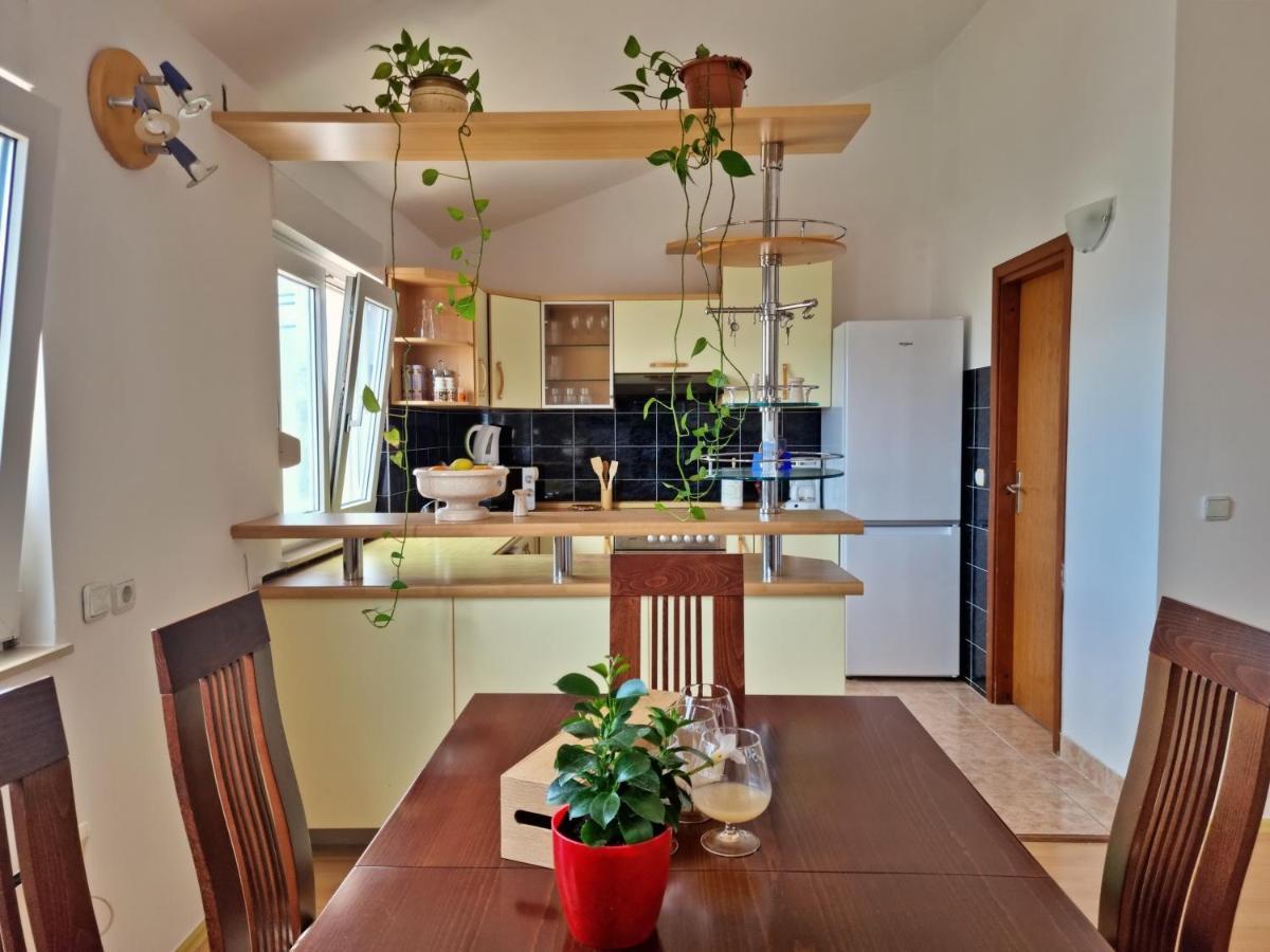 Apartments Gajo Omis Luaran gambar