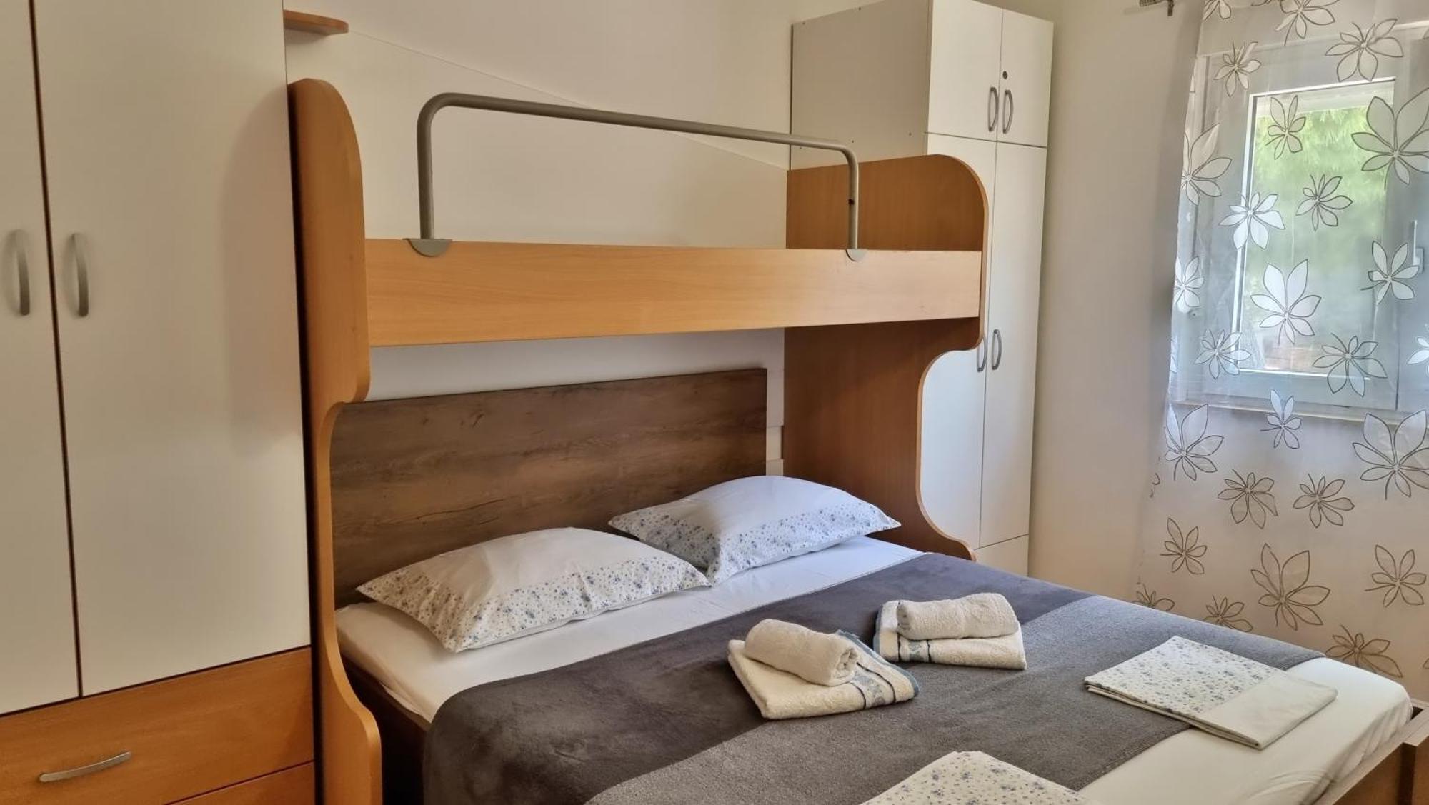Apartments Gajo Omis Bilik gambar
